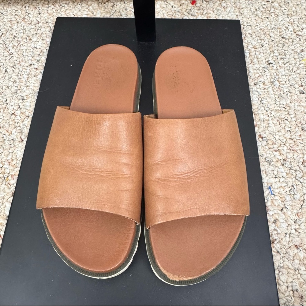 Sorel Women's Roaming Decon Slide Sandal Tan Slip Ons Size 7.5